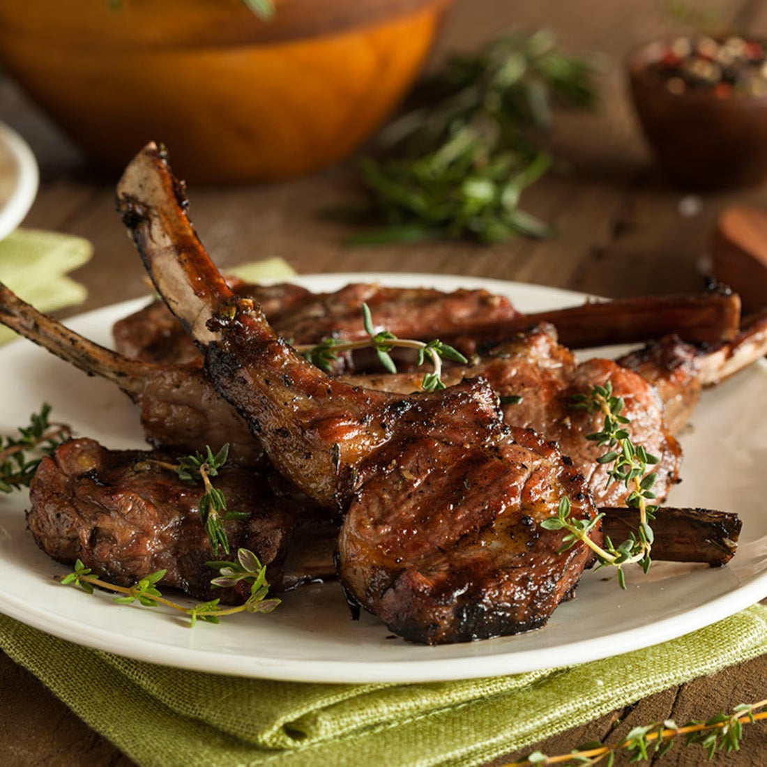 CÔTELETTES D'AGNEAU À LA MÉDITERRANÉENNE