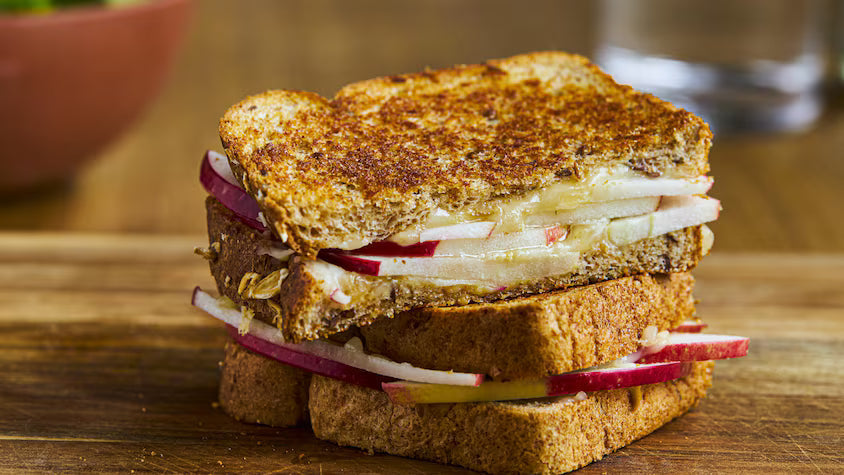 GRILLED CHEESE AUX POMMES ET GOUDA FUMÉ