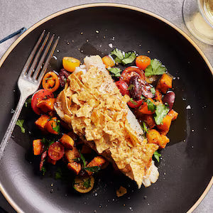 MORUE AUX CROUSTILLES, PATATES DOUCES ET SALADE DE TOMATES