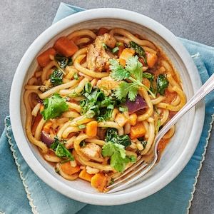 NOUILLES UDON POULET, LAIT DE COCO ET CARI JAUNE