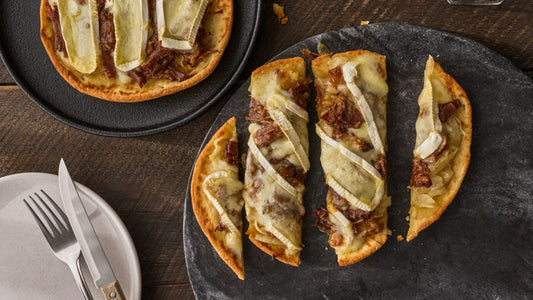 PIZZA SUR PAIN NAAN À LA JOUE DE BOEUF
