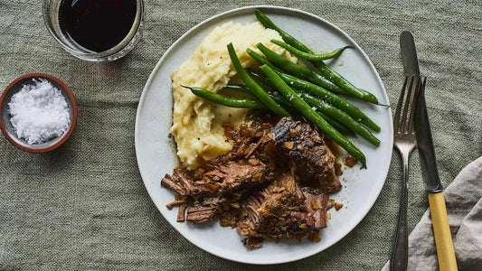 RÔTI DE PALETTE DE BEAU AU GOÛT DE SOUPE À L'OIGNON GRATINÉ