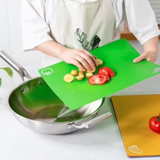 Lot de 2 planches à découper flexibles en TPU, sans BPA, avec rainure pour couteau et Lot de 2 planches à découper flexibles en TPU, sans BPA, avec rainure pour couteau et