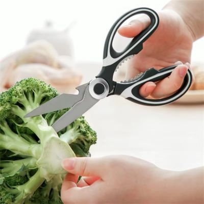 ciseaux-de-cuisine-pour-brocoli