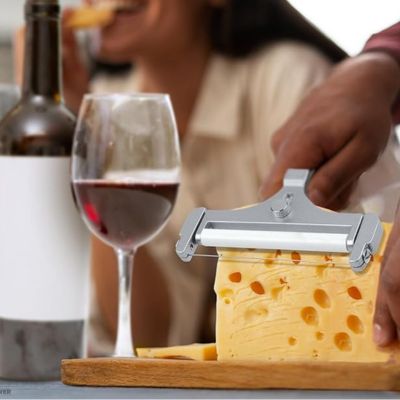 couteau-a-fromage-avec-vin