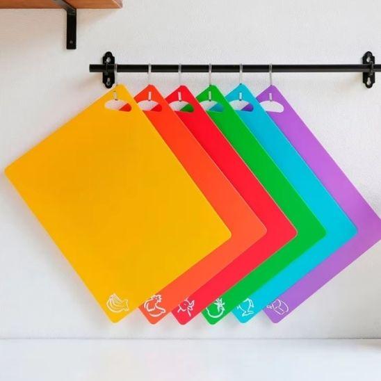 Set De Planches à Découper Multicolores - 4 Planches Plastique, éplucheur, Couteau, Ciseaux, Idéal Camping Et Cuisine