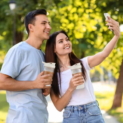 shaker-electrique-couples_heureux