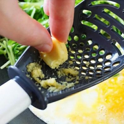 spatule-cuisine-pour-l-ail